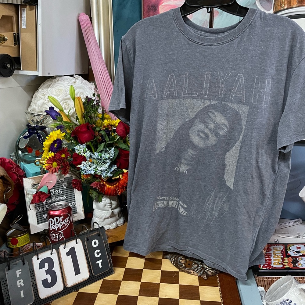Aaliyah T-Shirt  vtg